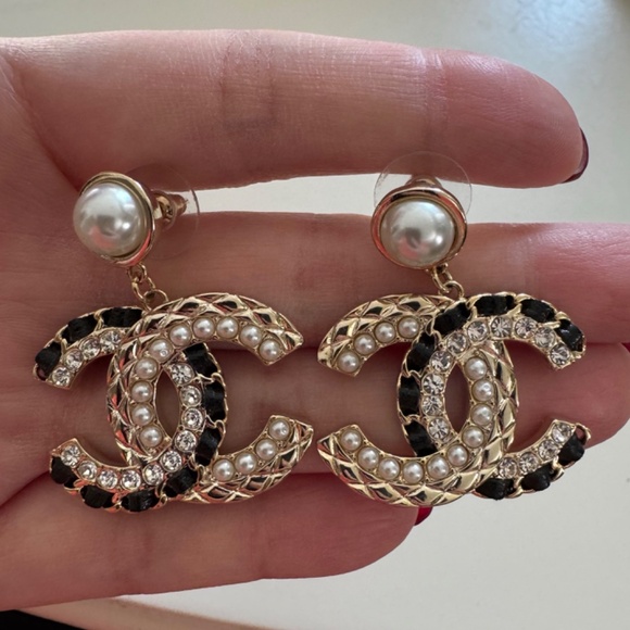 Super Rare Classic Chanel CC Logo Leather, Pearl & Crystal Drop Gold Earrings - Picture 2 of 4
